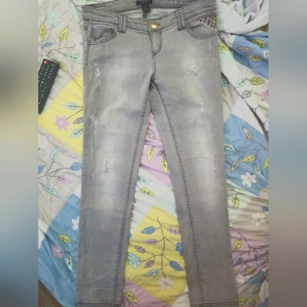 Forever 21 Gray Distressed Women's Jeans With Studded Accents.